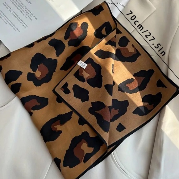 Leopard Print New Scarf - Picture 2 of 4